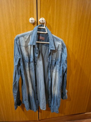 Camisa vaquera azul y gris