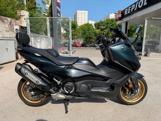 Yamaha TMAX 560 Maxi-Scooter Negra y Dorada