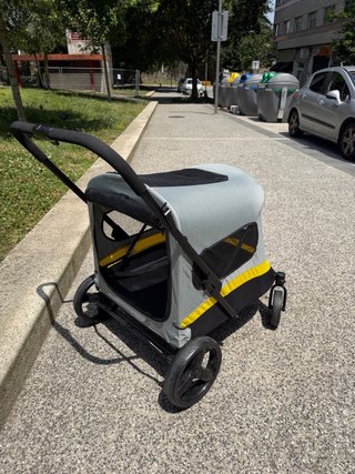 Cochecito para mascotas gris y amarillo