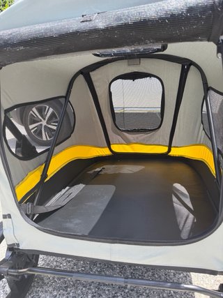 Cochecito para mascotas gris y amarillo