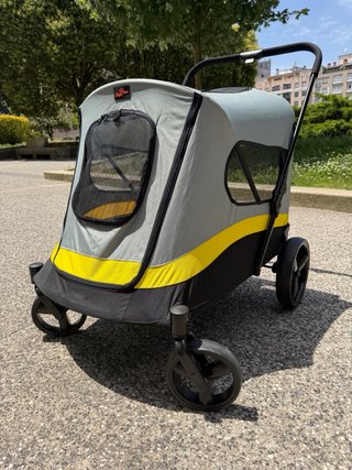 Cochecito para mascotas gris y amarillo