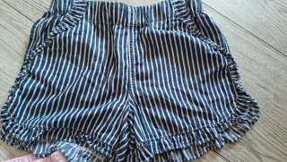 Lote 2 pantalones cortos y falda niña talla 140