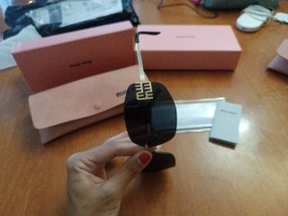 Gafas de sol Miu Miu mujer negras y doradas
