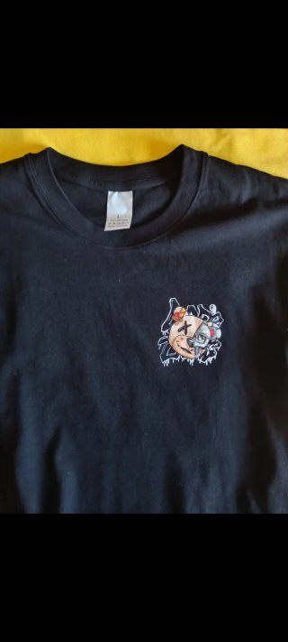 Camiseta Negra con Estampado Talla L