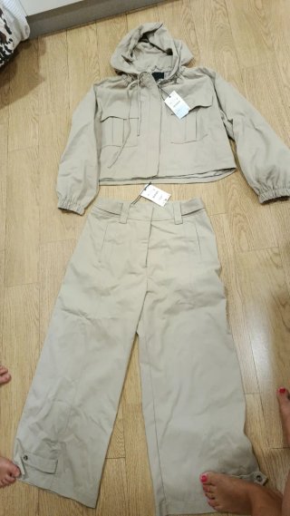 Conjunto Zara Bomber y Pantalón Beige XL