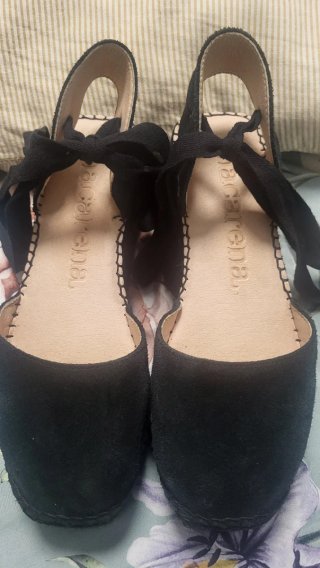 Zapatillas de cuña negras mujer
