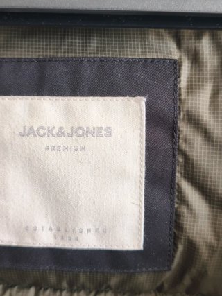 Abrigo Jack & Jones Negro con Capucha