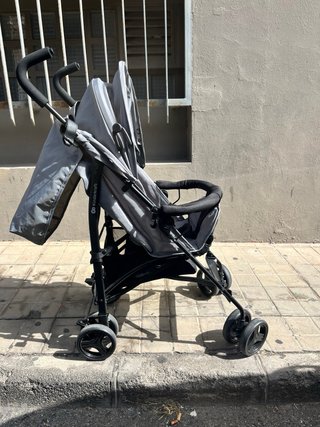 Carrito de bebé tipo paraguas gris