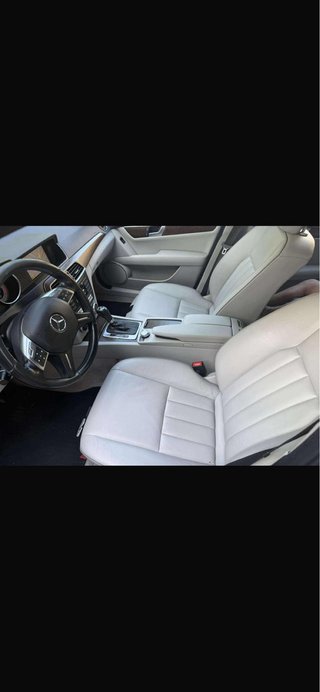 Mercedes-Benz C200 2011
