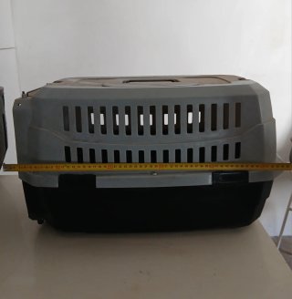 Transportín gris para mascotas