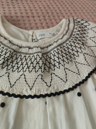 Vestido Zara Niña Blanco con Puntos Negros