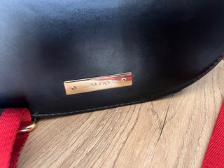 Bolso negro y rojo