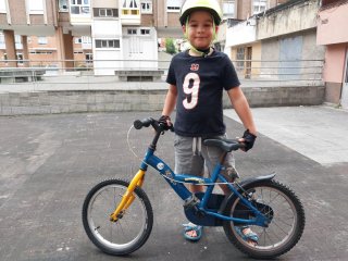 Bicicleta infantil azul