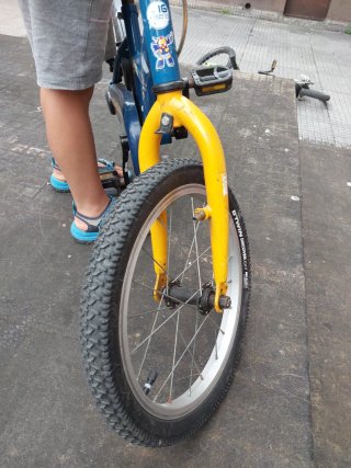 Bicicleta infantil azul