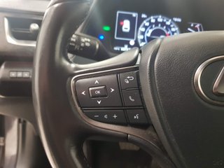 Lexus UX 2.0 250h Business City