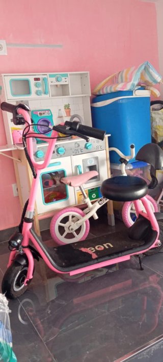 Patinete Eléctrico Rosa Infantil