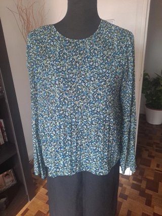 Camisa floral fluida manga larga