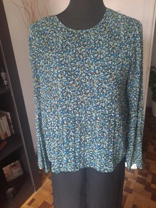 Camisa floral fluida manga larga