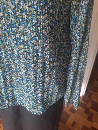 Camisa floral fluida manga larga