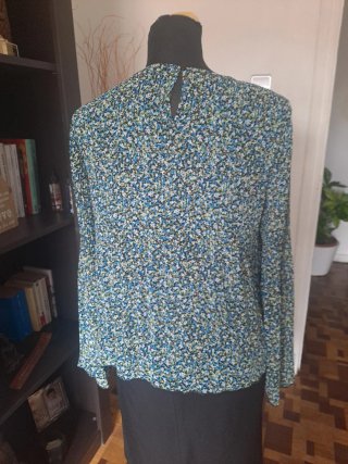 Camisa floral fluida manga larga