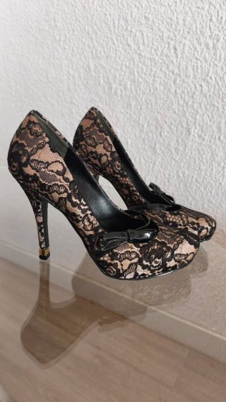 Zapatos Guess encaje beige y negro