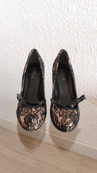 Zapatos Guess encaje beige y negro