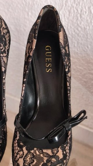 Zapatos Guess encaje beige y negro