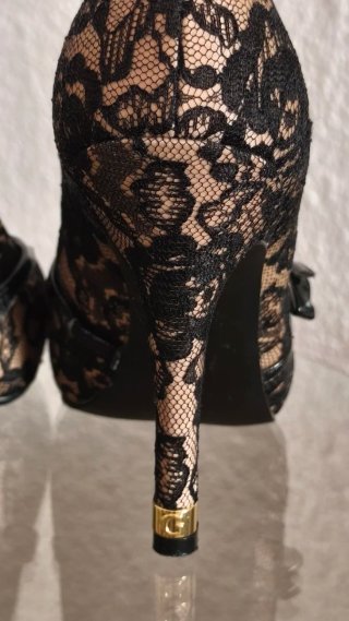 Zapatos Guess encaje beige y negro