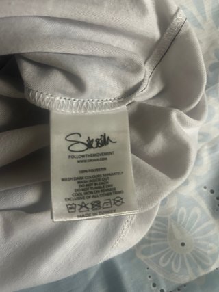 Camiseta SikSilk Negra y Blanca Degradada