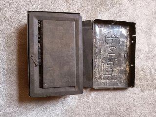 Mini imprenta antigua con tipos móviles