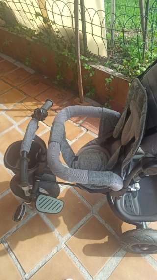 Triciclo de paseo gris