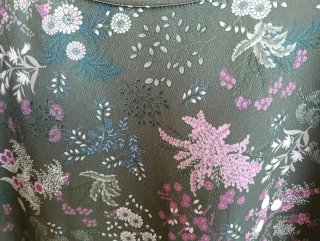 Top Cortefiel estampado floral verde Talla L