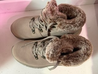 Botas Skechers Invierno Mujer Pelo Beige