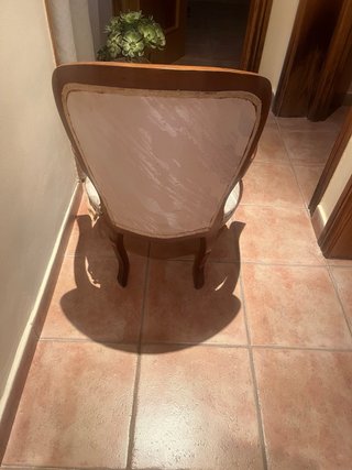 Sillón de madera tapizado