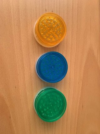 Molinillos de hierbas de colores
