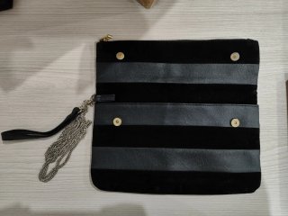 Bolso fiesta negro con cadena y asa