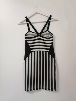 Vestido ceñido rayas blanco y negro cremallera