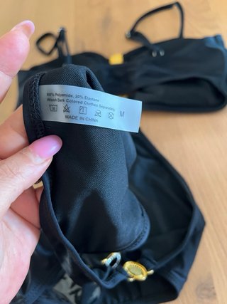 Bikini nero con dettagli oro - Nuovo