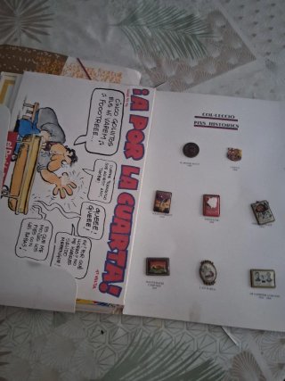 Lote de cromos y pins del Barça