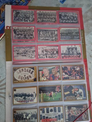 Lote de cromos y pins del Barça