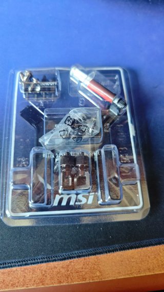 MSI MAG CORELIQUID I240 Refrigerazione a Liquido