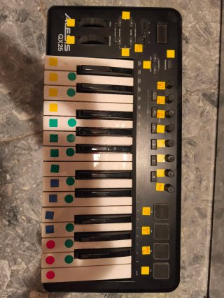 Alesis QX25 Teclado Controlador MIDI