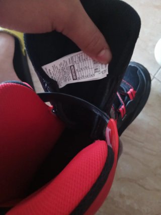 Patines en línea rojos y negros