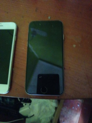 iPhone 6 Blanco y otro negro uno tiene la pantalla