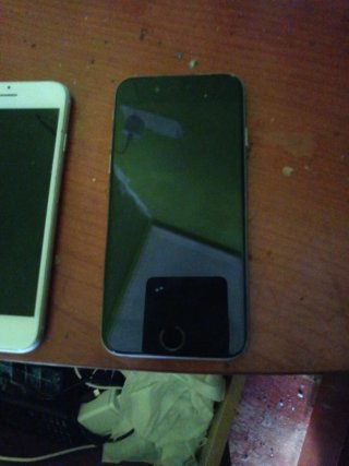 iPhone 6 Blanco y otro negro uno tiene la pantalla