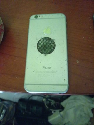 iPhone 6 Blanco y otro negro uno tiene la pantalla