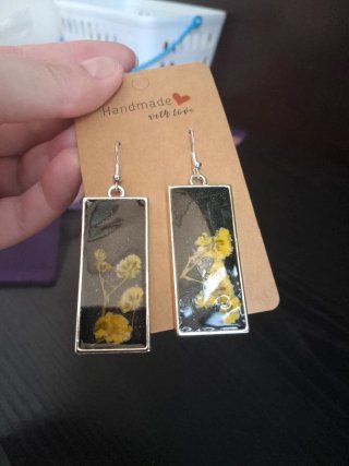 Pendientes rectangulares con flores amarillas