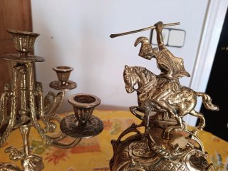 Candelabros y Reloj de Bronce Estilo Antiguo