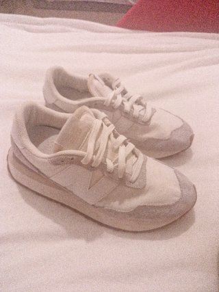 Zapatillas New Balance Gris y Blancas