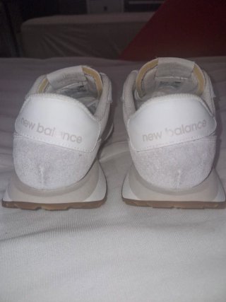 Zapatillas New Balance Gris y Blancas